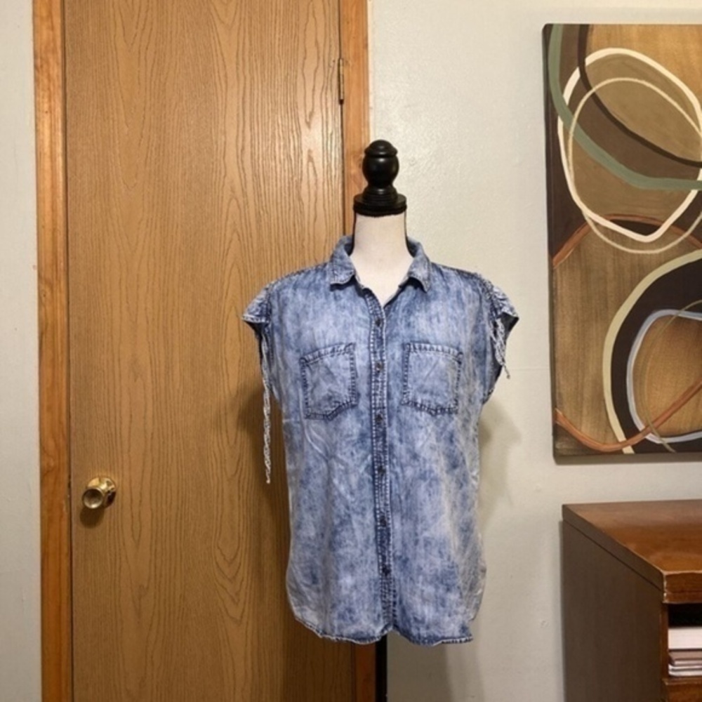 Rock & Republic Medium Blue Cap Sleeve Button-Front Denim Blouse - EUC
